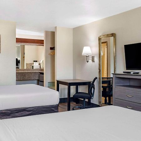Econo Lodge Portland Airport Kültér fotó