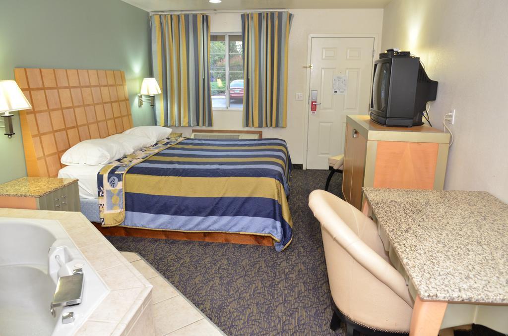 Econo Lodge Portland Airport Kültér fotó