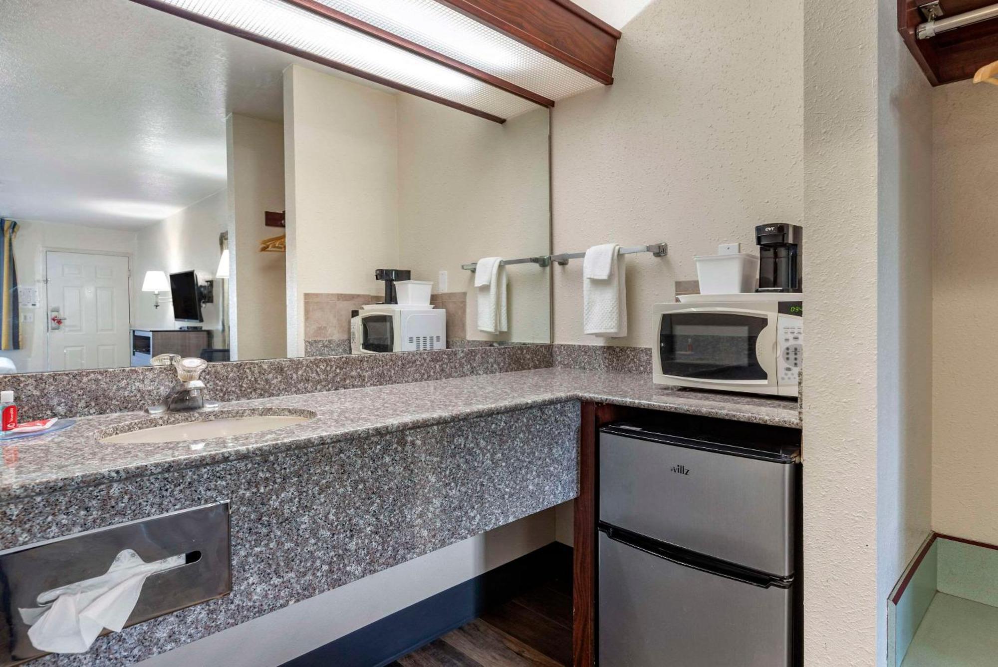 Econo Lodge Portland Airport Kültér fotó